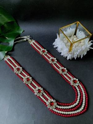 Maroon beaded_jewellery Yellow Gold Alloy   Necklace 1