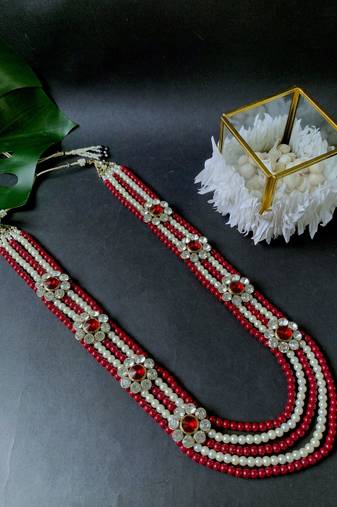 Maroon beaded_jewellery Yellow Gold Alloy   Necklace