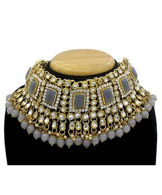 Grey kundan Yellow Gold Alloy   Necklace   Pair Earrings   Maang Tikka 2