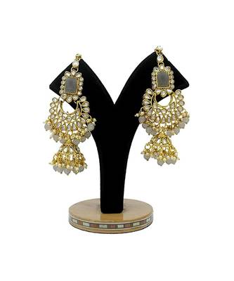 Grey kundan Yellow Gold Alloy   Necklace   Pair Earrings   Maang Tikka 3