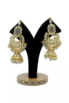Grey kundan Yellow Gold Alloy   Necklace   Pair Earrings   Maang Tikka