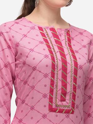 Pink & White Color Block Printed Checked Kurta Set 4