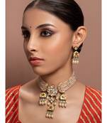 Sensational Cream And Green Necklace Set