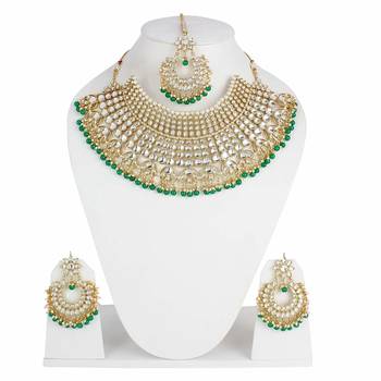 Stylish Kundan Choker Set With Tikka And Earrings (K7085G) 5