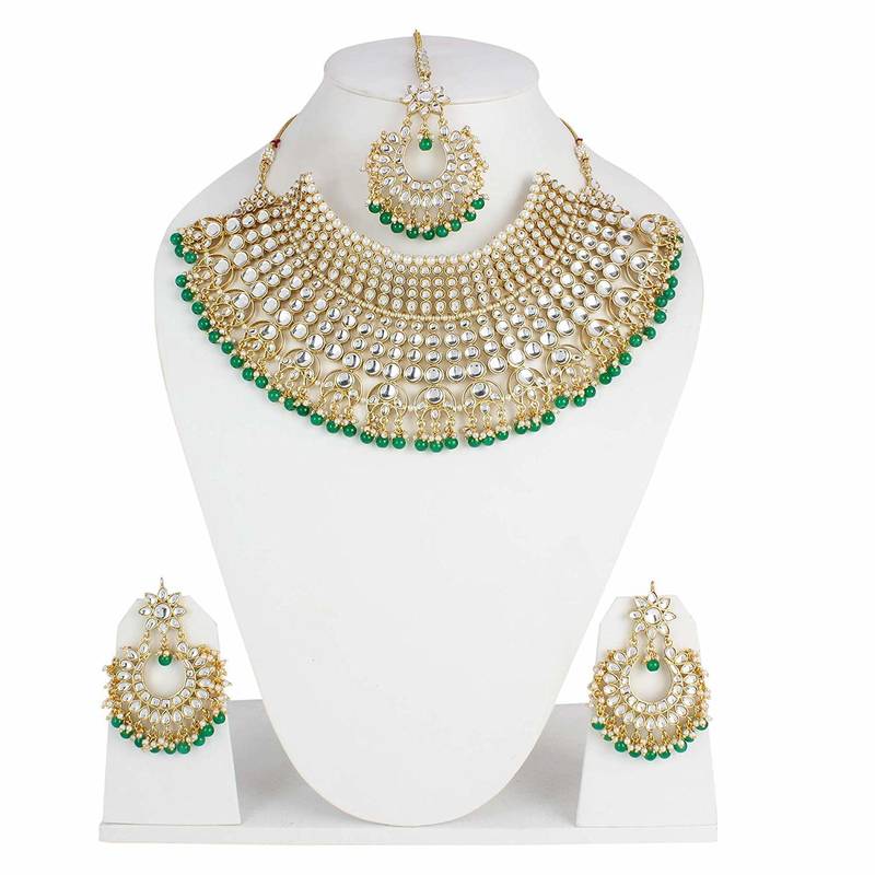 Stylish Kundan Choker Set With Tikka And Earrings (K7085G)
