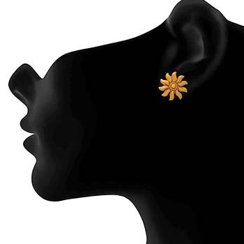 Gold earrings 3