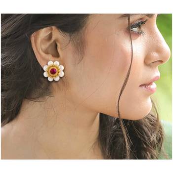 Gold pearl earrings 4