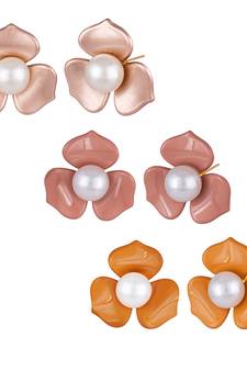 Gold pearl earrings