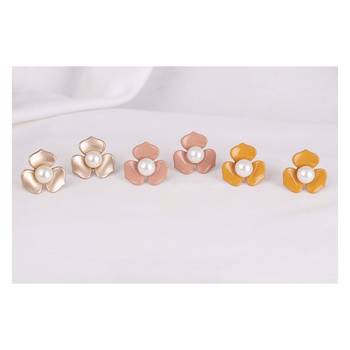 Gold pearl earrings 2