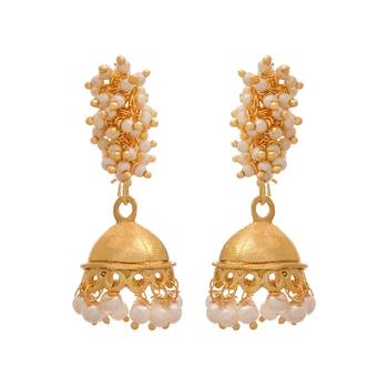 Gold pearl earrings 1