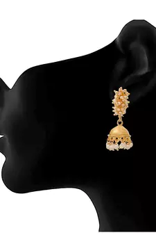 Gold pearl earrings
