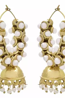 Gold pearl earrings