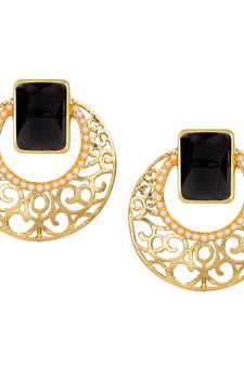 Gold pearl earrings