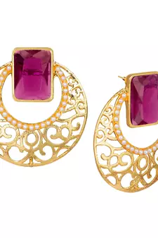 Gold pearl earrings