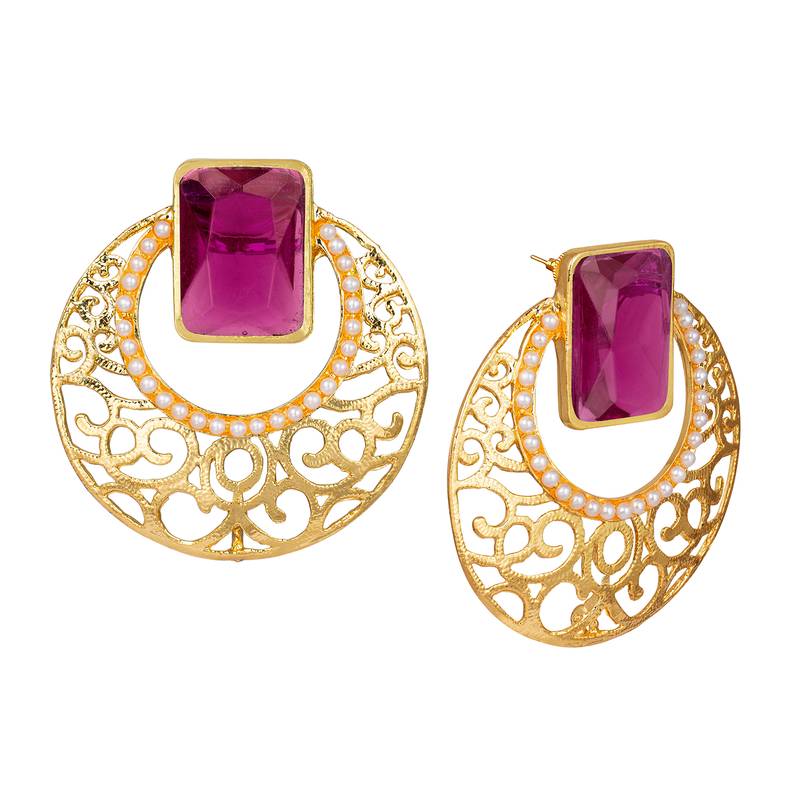 Gold pearl earrings