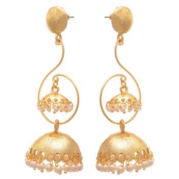 Gold pearl earrings 1