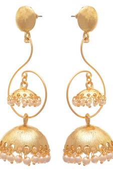 Gold pearl earrings