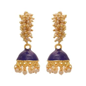 Gold pearl earrings 1