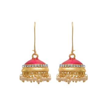 Gold pearl earrings 2
