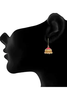 Gold pearl earrings