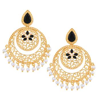 Gold pearl earrings 1