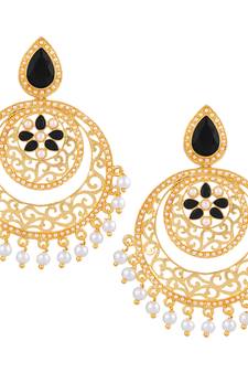 Gold pearl earrings