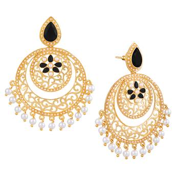 Gold pearl earrings 2