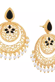 Gold pearl earrings