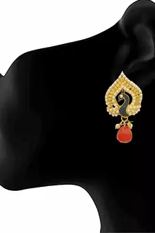 Gold pearl earrings