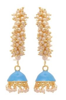 Gold pearl earrings