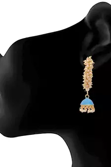 Gold pearl earrings
