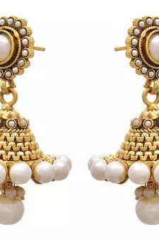 Gold pearl earrings