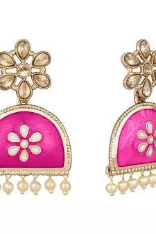 Gold pearl earrings