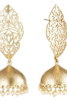 Gold pearl earrings