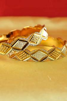 gold platted bangles size-2.4