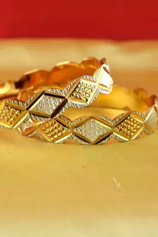 gold platted bangles size-2.4