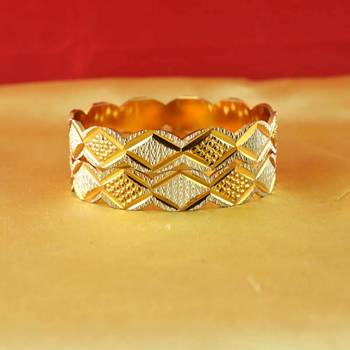 gold platted bangles size-2.4 2