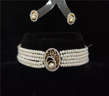 Multicolor pearl chokers 1
