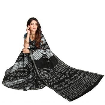 Black hand woven art silk saree with blouse 4