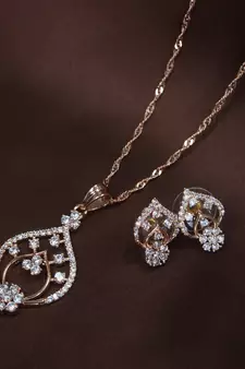 Rose Gold Plated Glittering American Diamond CZ Zircon Chain Pendent Necklace Set