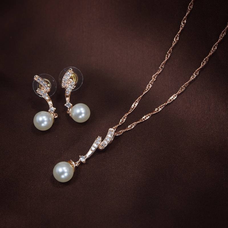 Rose Gold Plated Glittering American Diamond CZ Zircon Chain Pendent Necklace Set