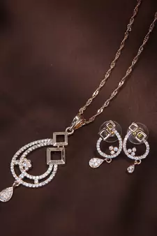 Rose Gold Plated Glittering American Diamond CZ Zircon Chain Pendent Necklace Set