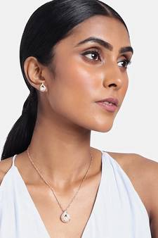 Rose Gold Plated Glittering Cubic Zirconia Designer Chain Pendent Necklace Set