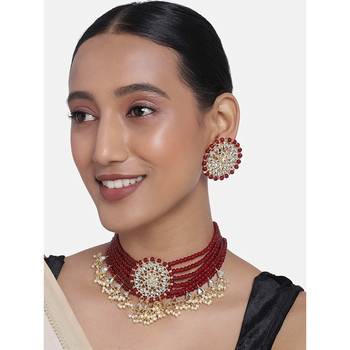 Traditional Choker Set Glided With Kundan & Pearls 3