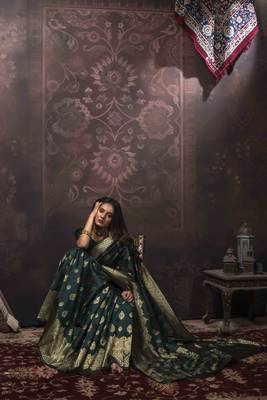 Green woven art silk saree with blouse 2