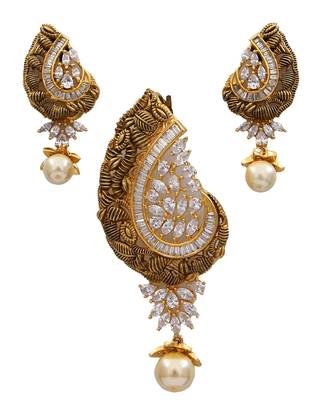 White kundan antique gold Copper   Pendant  Pair of Earring 1