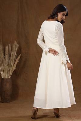 KAAJH Off White Embroidered Ethnic Kurta 2