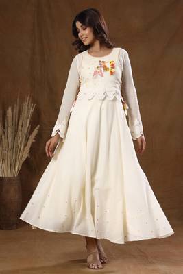 KAAJH Off White Embroidered Ethnic Kurta 4