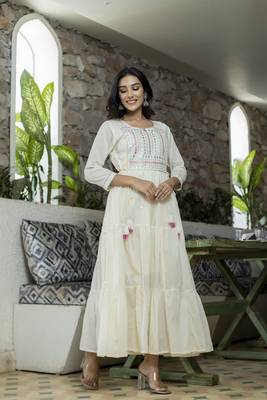 KAAJH White Embroidered Anarkali Kurta 2