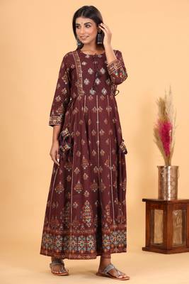 KAAJH Maroon Gold Printed Anarkali Kurta 3
